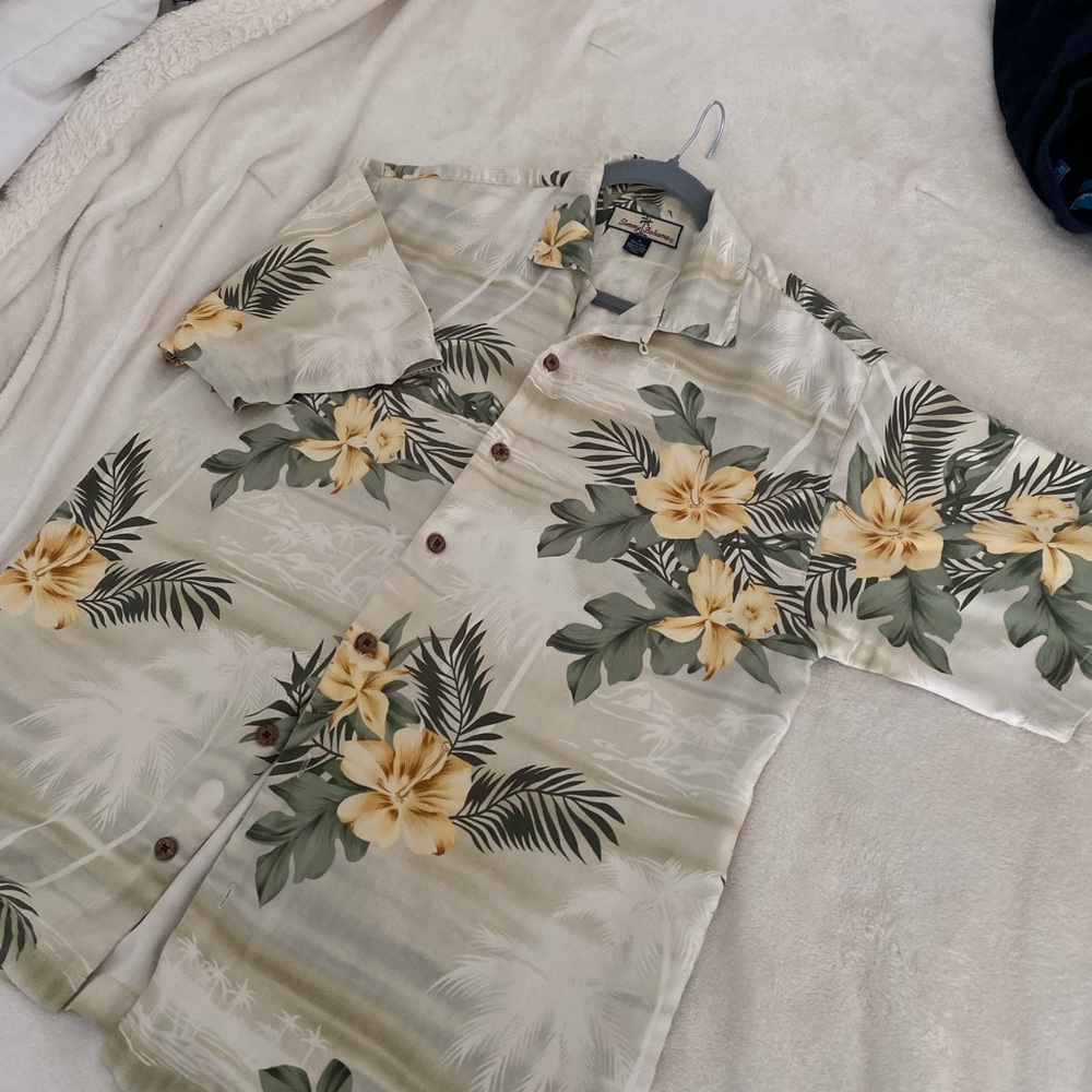Tommy Bahama Men’s silk shirt